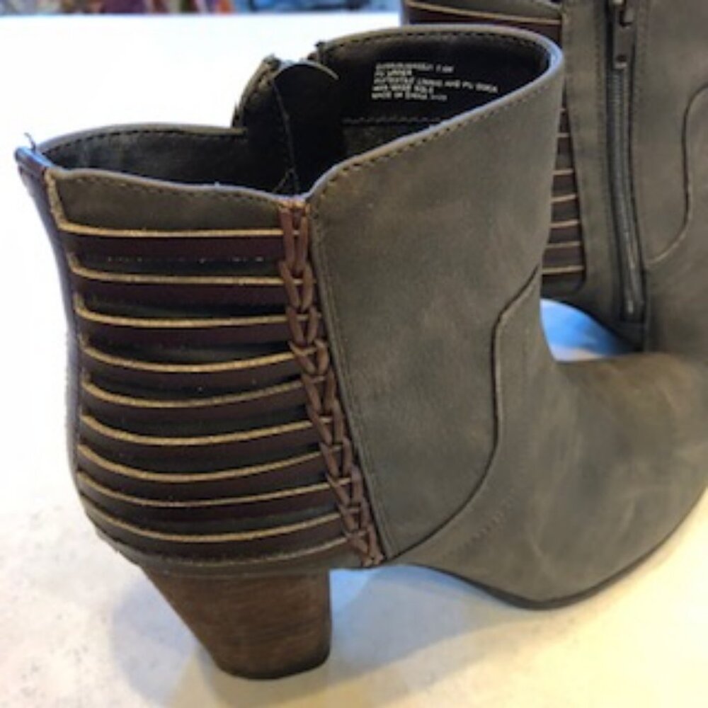 Madden Girl Dusk Ankle Boots Multi Strap Sturdy 3-inch Heel Zip Round Toe 7.5 M